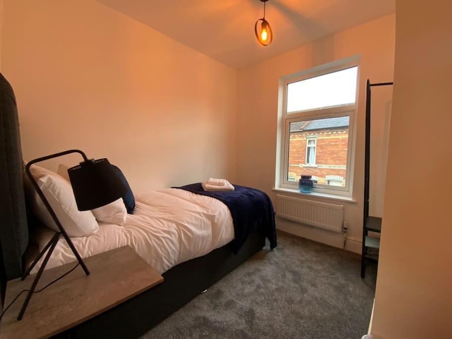 Centrally Located To The City Of Lincoln Buitenkant foto
